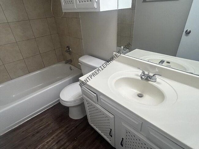 Building Photo - 900 S 27th St