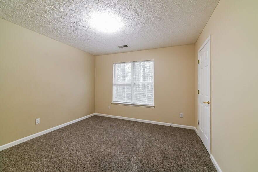 Building Photo - 552 The Blvd