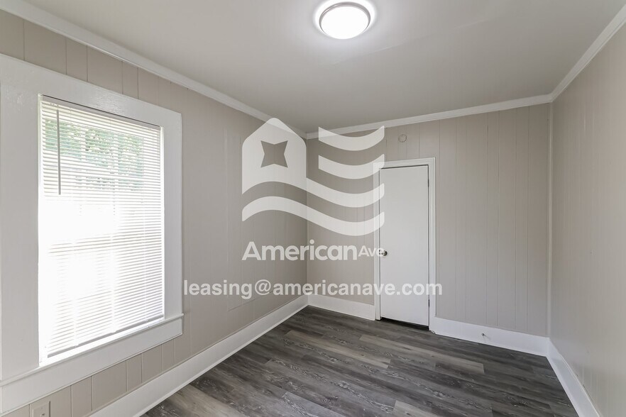 Building Photo - 7110 1st Ave S