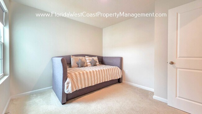 Building Photo - OUTSTANDING TOWNHOME IN LAKEWOOD RANCH! 3 ...