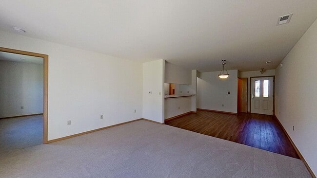 Building Photo - Condo Style Lower 1 Bedroom 1 Bathroom Apartment