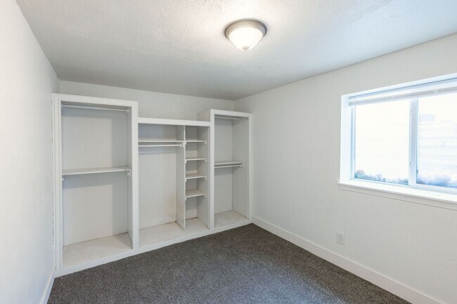 Building Photo - 271 N 3rd W