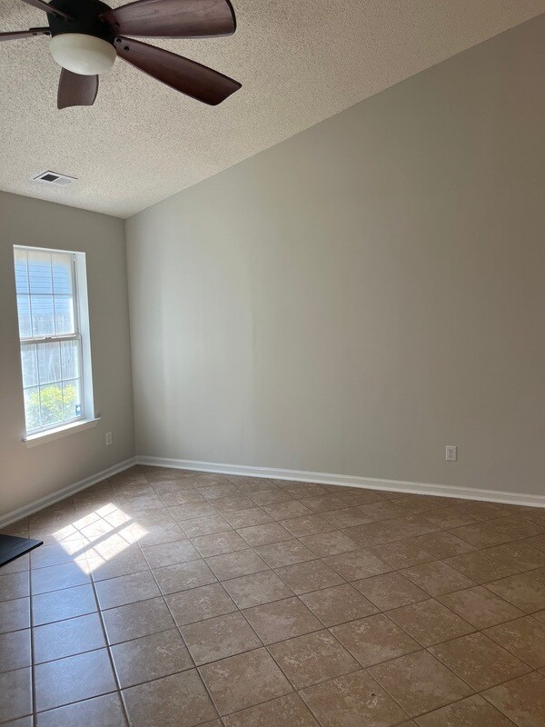 Building Photo - 11128 White Stag Dr