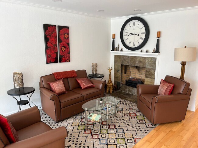Building Photo - Amazing rare updated full floor Richmond f...