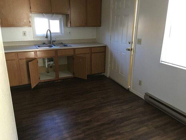 Kitchen / Dining Area - 310 13th Ave N