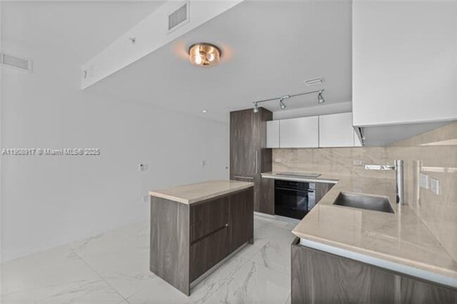 Building Photo - 3131 NE 7th Ave