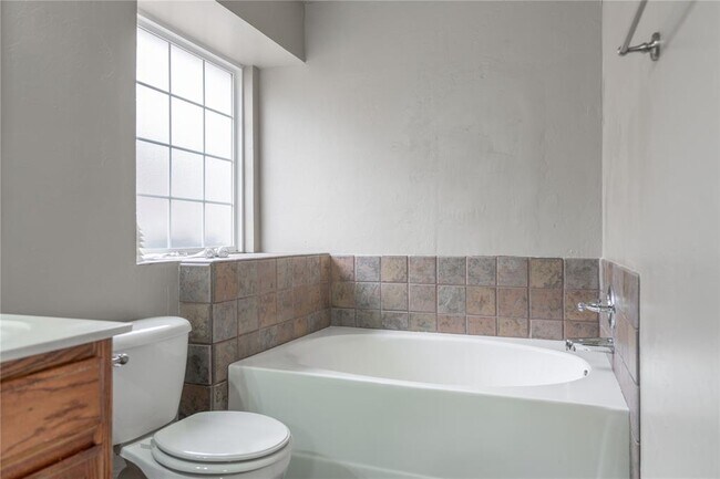 Building Photo - 8016 Breezewood Dr