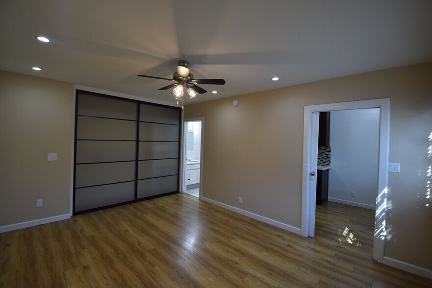 Building Photo - 11204 Peach Grove St