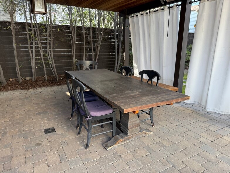 Building Photo - 1137 Keniston Ave