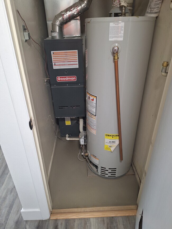 Building Photo - Roy 4-plex 2002