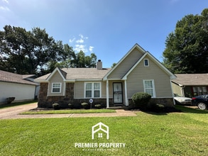 Building Photo - Move-In Ready 3BR Home in 38141 - Cozy Fireplace & Private Fenced Yard