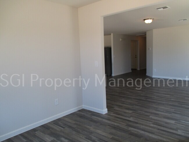 Building Photo - 1053 Greyhawk Loop