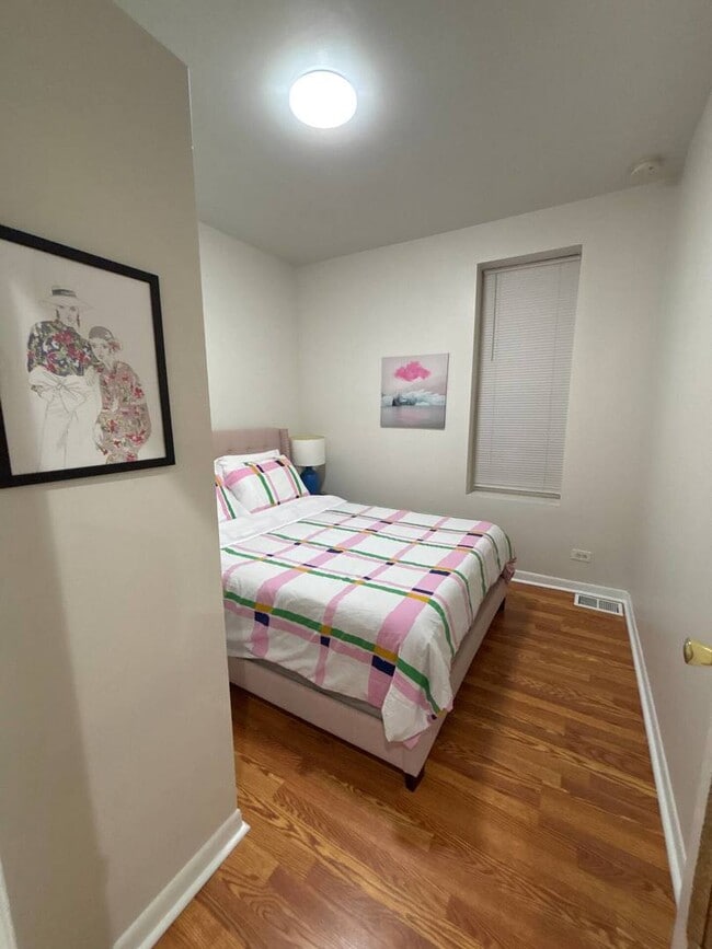 Building Photo - 2122 W Huron St