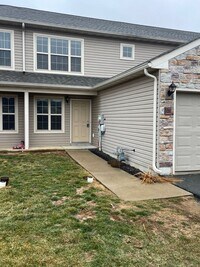 Building Photo - Updated 3 Bed 3 Bath Townhouse in Marietta!