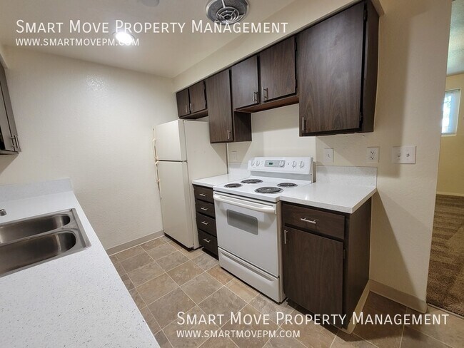 Building Photo - 2561 Targee-