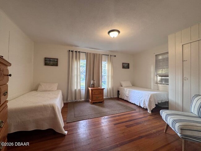 Building Photo - 607 Herbert St