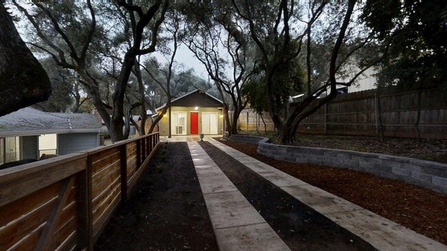 Building Photo - 8404 Ascolano Ave