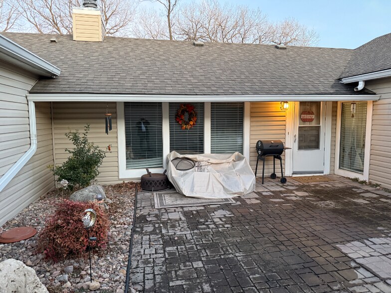 Building Photo - 32 E Chisholm Crk St