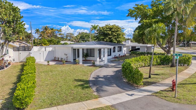 Building Photo - 455 SW 14th Ct