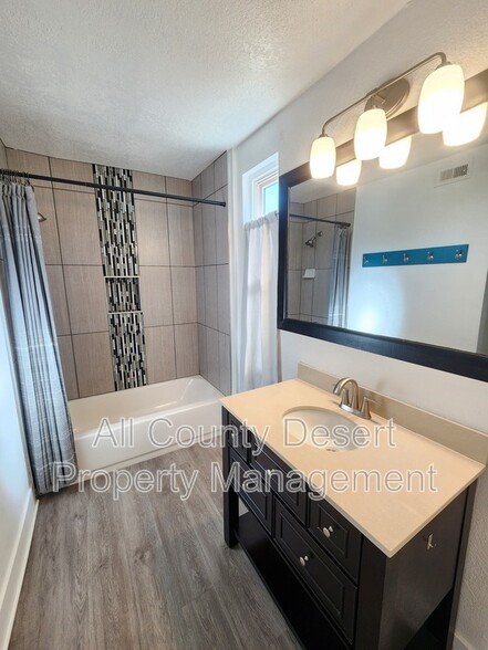 Building Photo - 400 N Sunrise Way