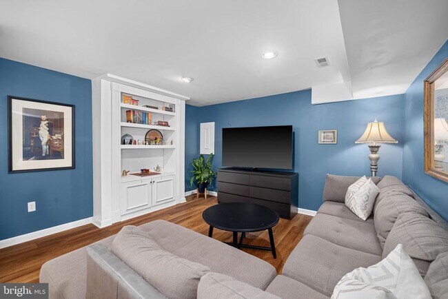 Building Photo - 535 Colecroft Ct