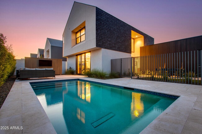 Building Photo - 1333 E Pomelo Grove Ln