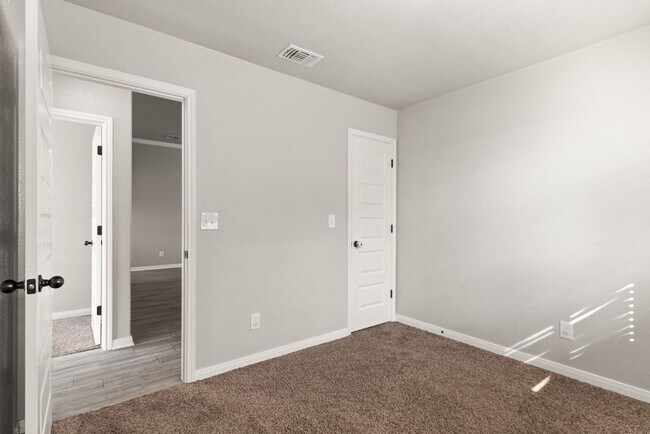 Building Photo - 6908 Catherine Dr
