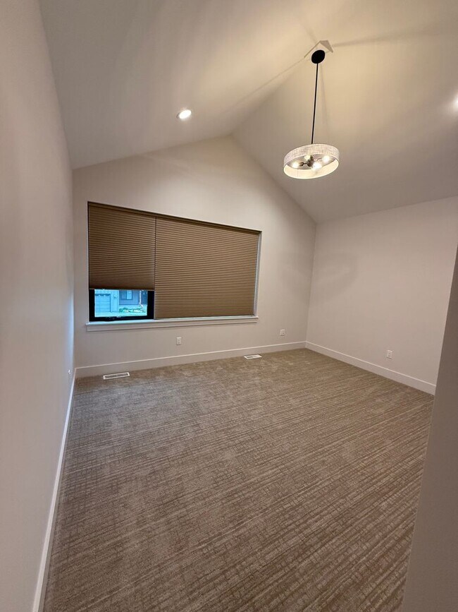 Building Photo - Beautiful 3 Bedroom 2.5 Bath in Autumn Grove