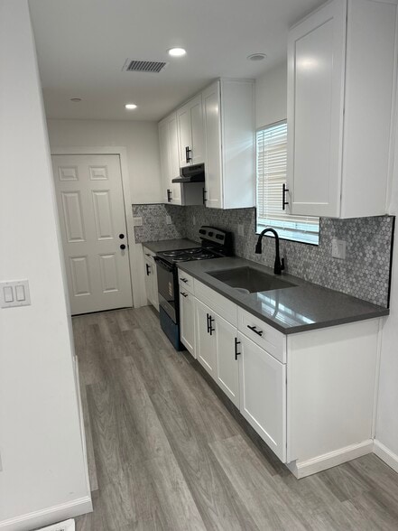 Building Photo - 2838 Live Oak St