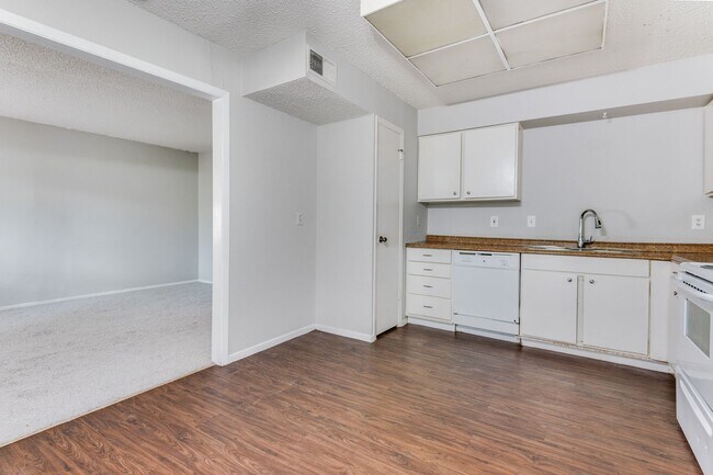 Building Photo - A Walnut Hill Wonder Townhome!