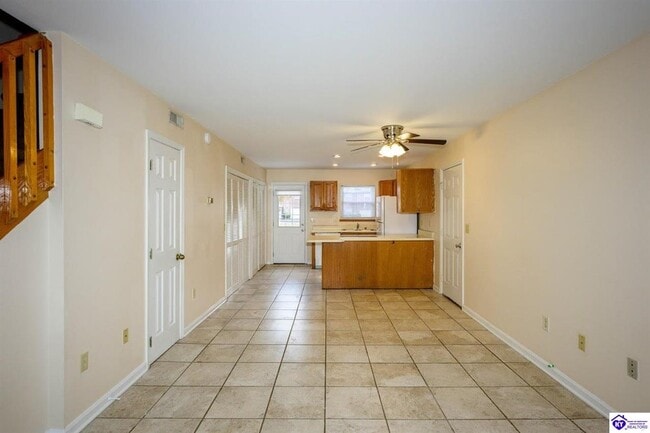 Building Photo - 113 College Street Rd