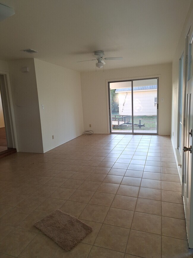 Building Photo - 10940 Archery Dr