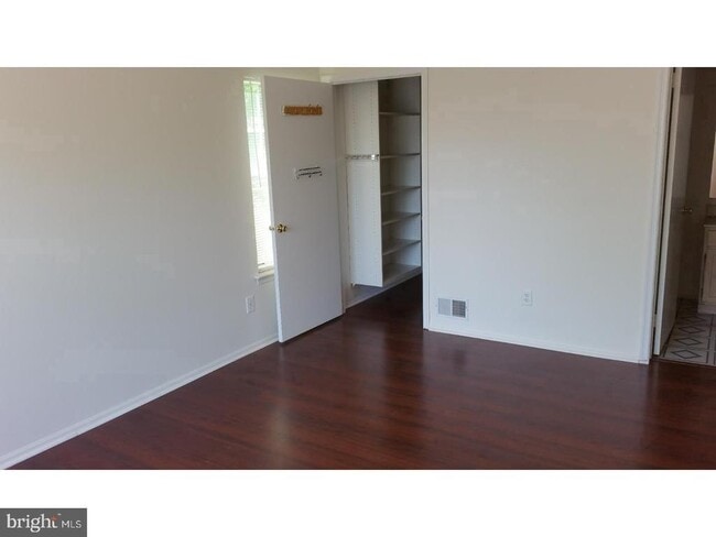 Building Photo - 321 Walden Cir