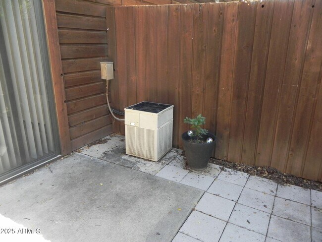 Building Photo - 610 S Granite St