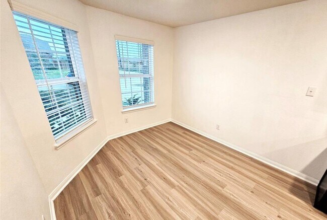 Building Photo - 340 Barrel Cactus Dr