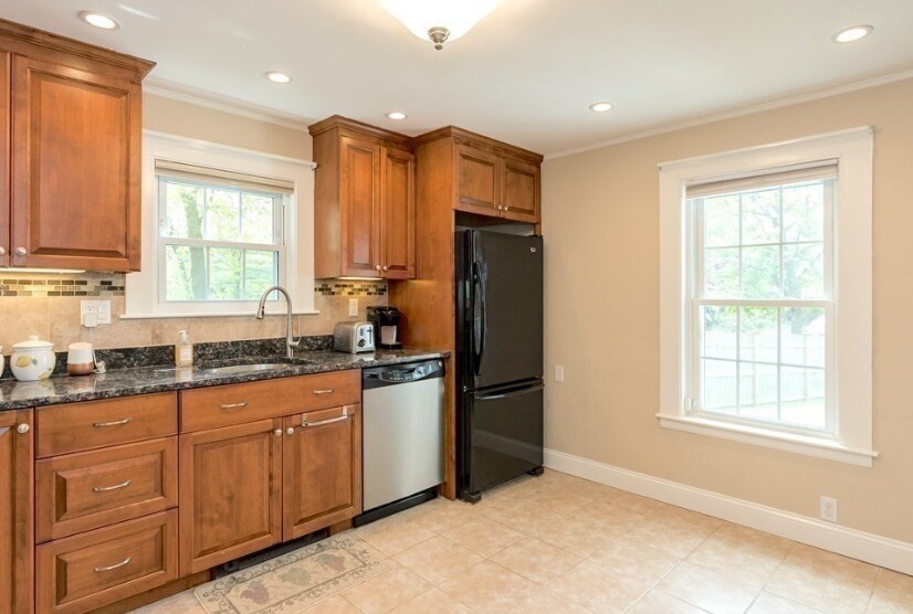 Building Photo - 42 River Rdg