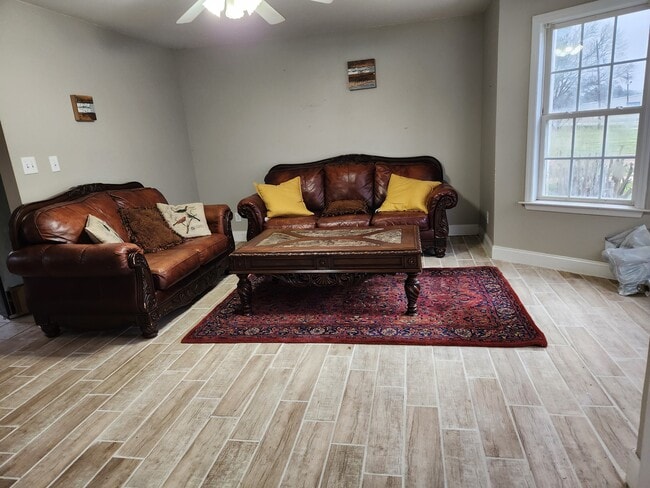 Building Photo - Unit 2