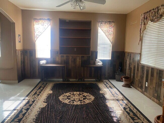 Building Photo - "Modern 5-Bedroom Sanctuary with 3 Baths and 4,353 Sq Ft of Comfort in San Bernardino!"