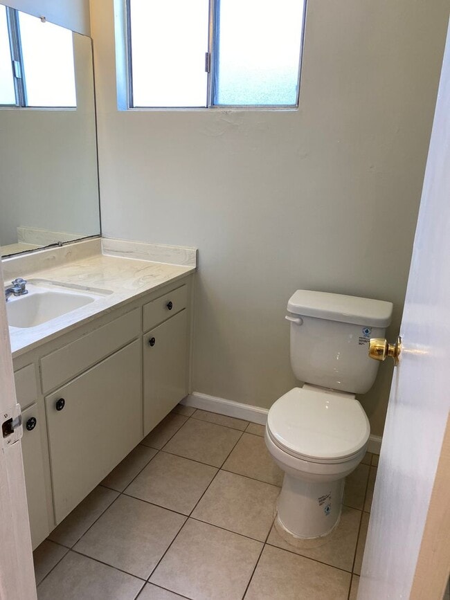 Building Photo - 220 W Spazier Ave