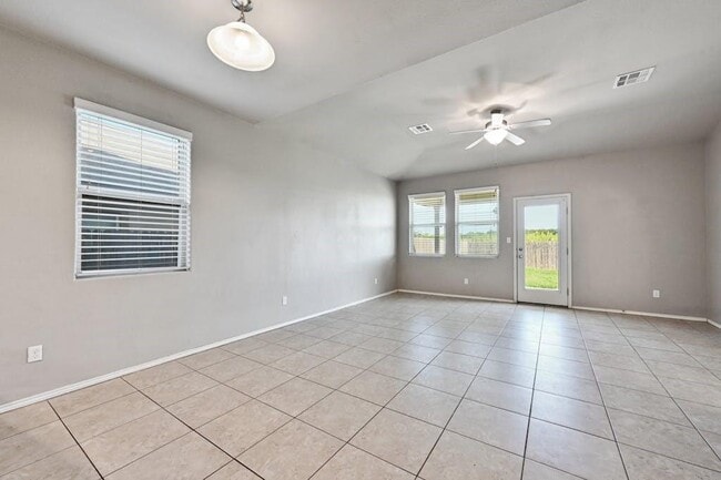 Building Photo - 374 Wincliff Dr