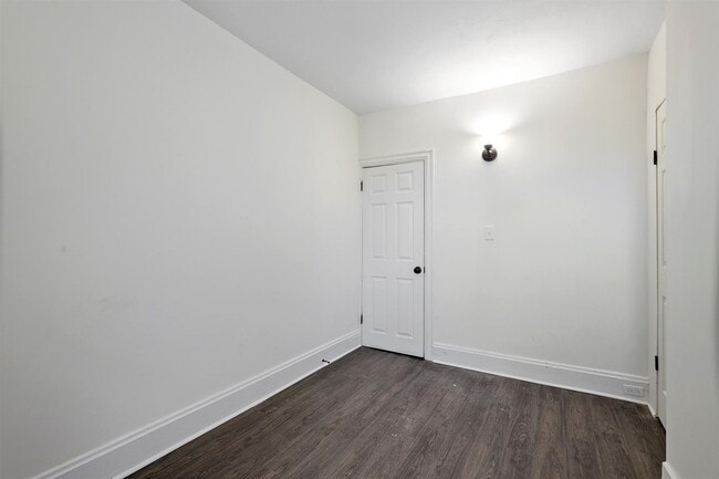 Building Photo - Bright 2 Bedroom, 1 Bath Home in Harrisburg, Pa!