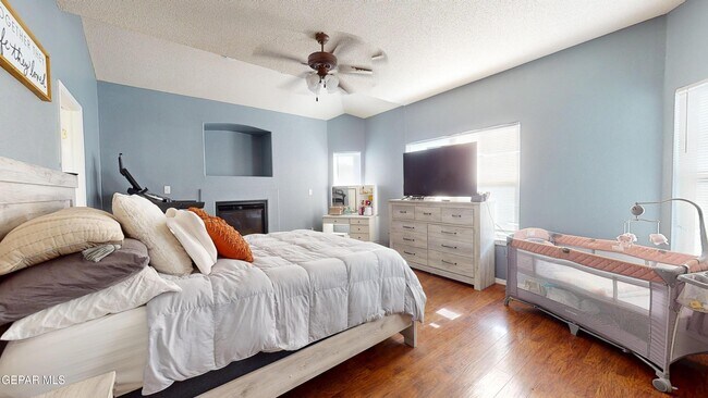 Building Photo - 10803 Elise St