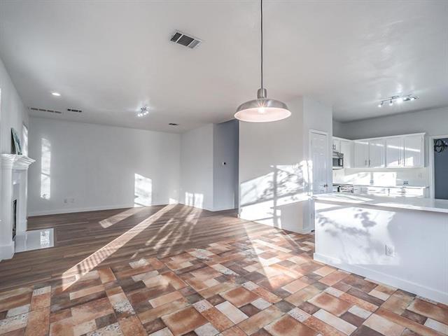 Building Photo - 10417 Forrest Dr