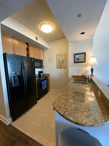 Building Photo - 130 N Garland Ct