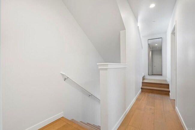 Building Photo - Discover this stunning 2-bedroom, 2-bath home in San Diego!