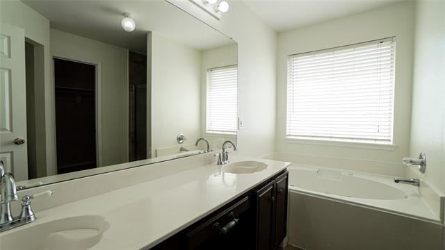 Building Photo - 3124 Creekside Dr