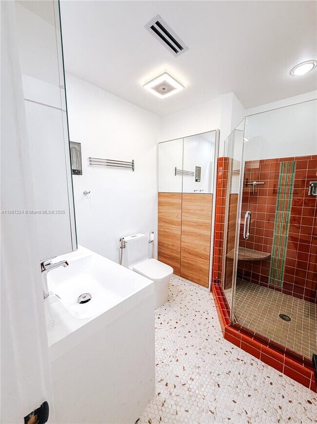 Building Photo - 425 NE 103rd St