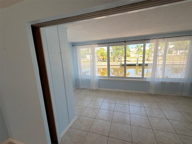 Building Photo - 561 Tarawitt Dr