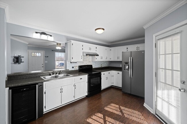 Building Photo - Cute home move in ready in the heart of Oak Grove- close to Fort Campbell and Shopping!
