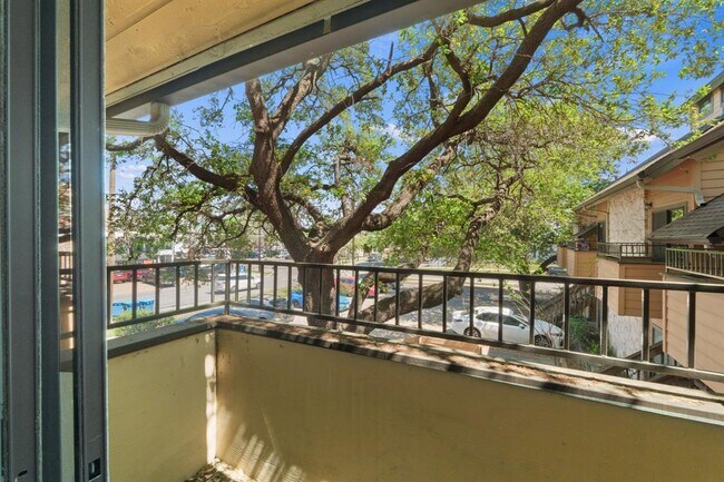 Building Photo - 2714 Nueces St